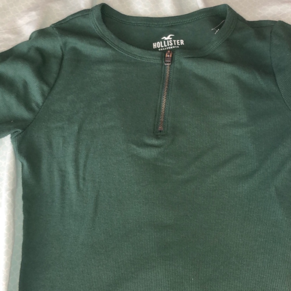 green cropped quarter zip top